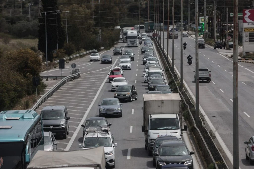 Στο «κόκκινο» το ρεύμα προς Αθήνα στην Εθνική Οδό Αθηνών – Κορίνθου λόγω τροχαίου