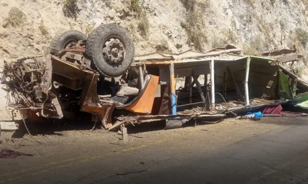 Περού: Τουλάχιστον 10 νεκροί μετά από την πτώση λεωφορείου στις Άνδεις
