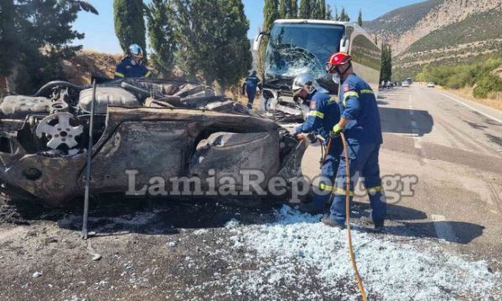 Σοκαριστικές εικόνες από το θανατηφόρο τροχαίο στη Φωκίδα – Απανθρακώθηκε γυναίκα