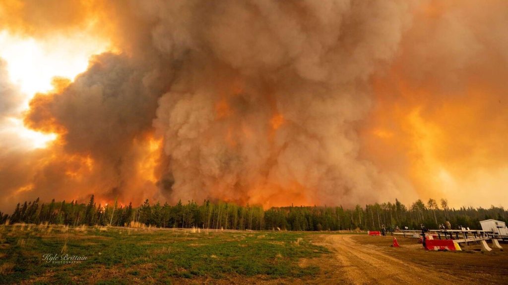 Πυρκαγιές στο Καναδά: 36.000 άνθρωποι σε ετοιμότητα να εγκαταλείψουν τα σπίτια τους