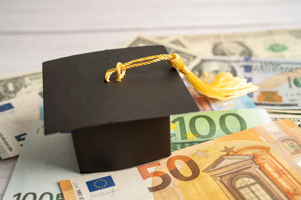 Φοιτητικό επίδομα 2023: Ποιοι είναι οι δικαιούχοι 2.000 ευρώ