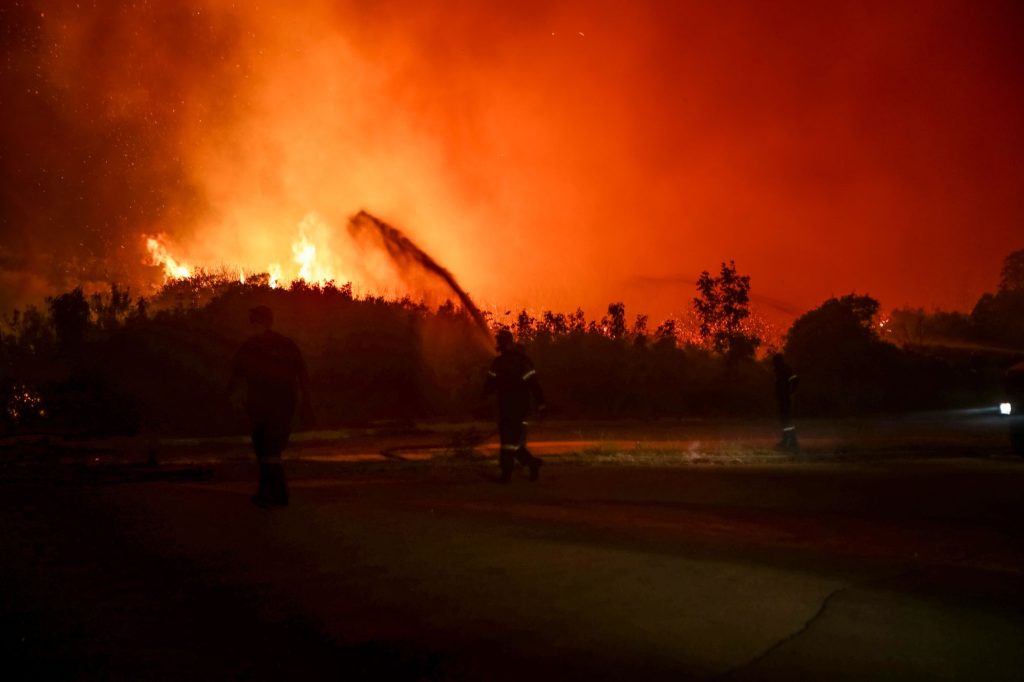 Εκτός ελέγχου η φωτιά στη Ροδόπη: Μήνυμα του «112» σε 4 οικισμούς – «Να είστε έτοιμοι για εκκένωση»