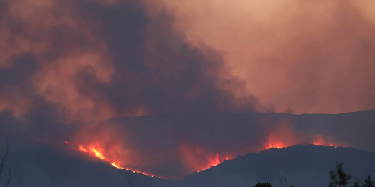 Φωτιά στην Καβάλα: Εκκενώνεται και ο Άγιος Κοσμάς