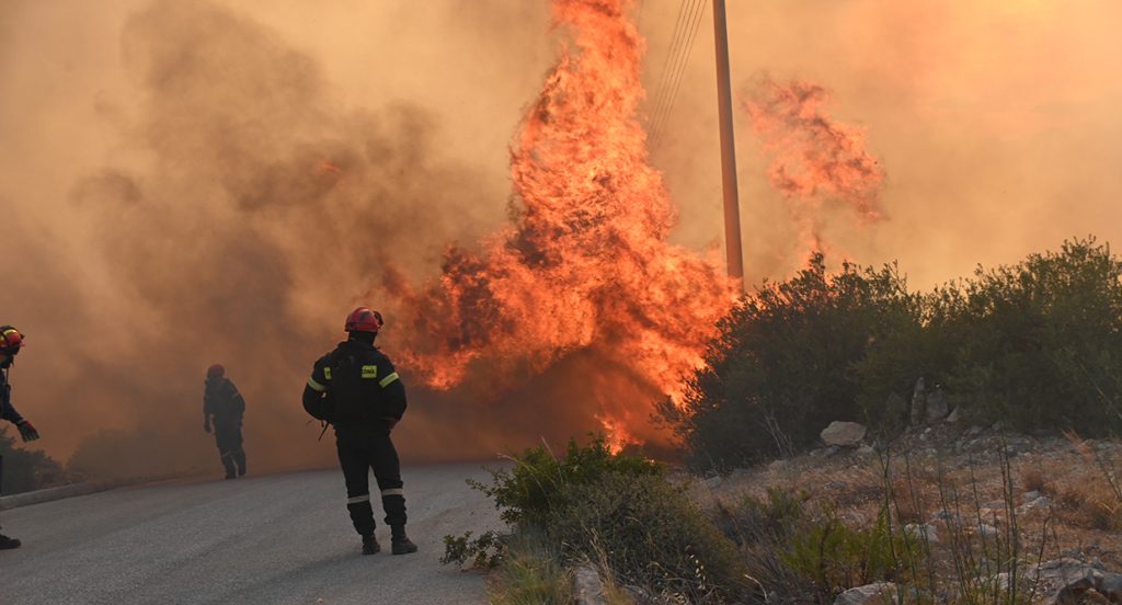 110.000 τ.χλμ. της Ελλάδας έχουν σκεπαστεί από τον καπνό της πυρκαγιάς στην Αλεξανδρούπολη