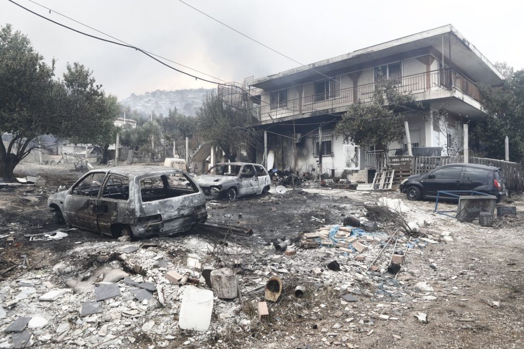 Ξέσπασμα από πολίτη για τις φωτιές στην Πάρνηθα– «Η Ελλάδα καίγεται και ο Κ.Μητσοτάκης πίνει καφέ με τον Β.Ζελένσκι»