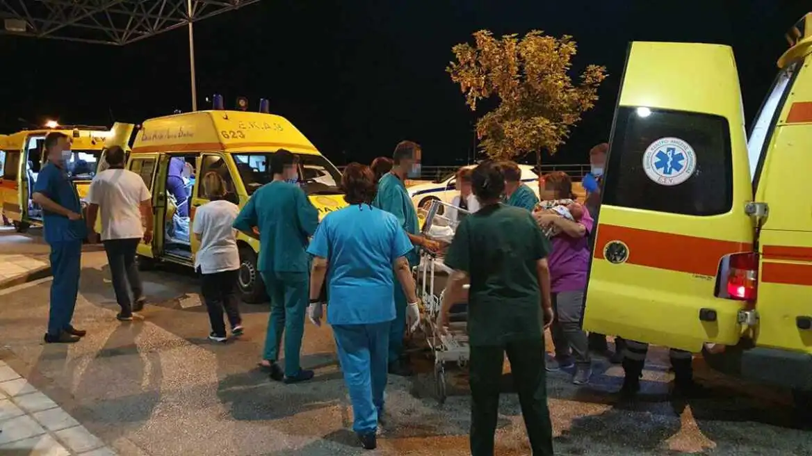 Φωτιά στην Αλεξανδρούπολη: Γυναίκα γέννησε σε ασθενοφόρο -«Έσπασαν τα νερά κατά τη διάρκεια της εκκένωσης»