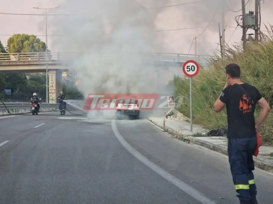 Πάτρα: Ξέσπασε φωτιά σε ΙΧ – Επέβαιναν δύο μικρά παιδιά με τη γιαγιά τους (φωτό)