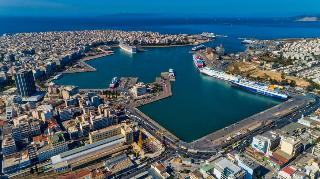 Νέα μάστιγα: Κλέβουν βαλίτσες από επιβάτες μέσα στο λιμάνι του Πειραιά