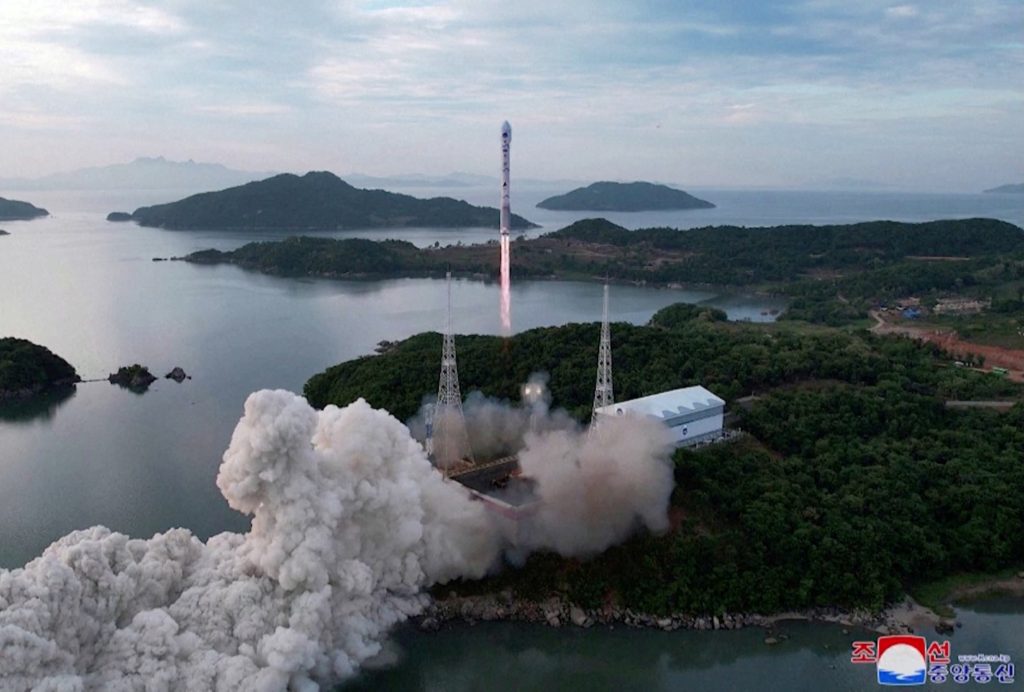 Η Βόρεια Κορέα ανακοίνωσε ότι απέτυχε και η νέα προσπάθεια εκτόξευσης στρατιωτικού δορυφόρου