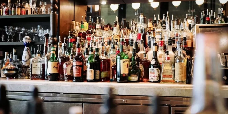 «Φωτιά» και τα οινοπνευματώδη ποτά η Ελλάδα – Τρίτη ακριβότερη χώρα της ΕΕ