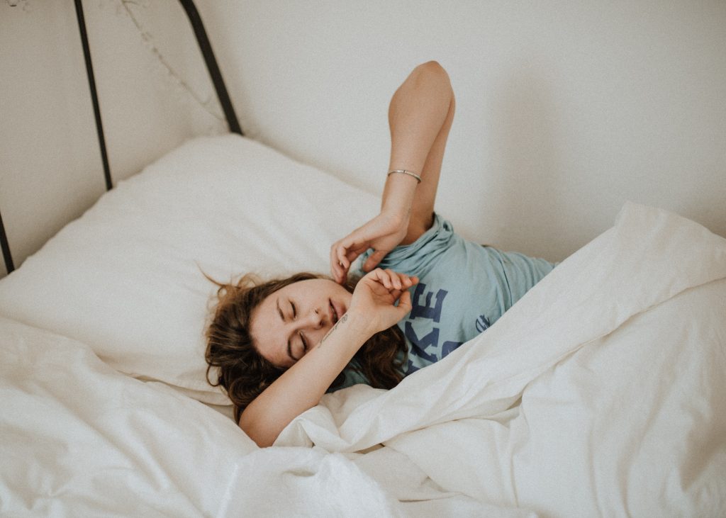 Αυτές είναι οι ιδανικές ώρες ύπνου για την πρόληψη των ρυτίδων