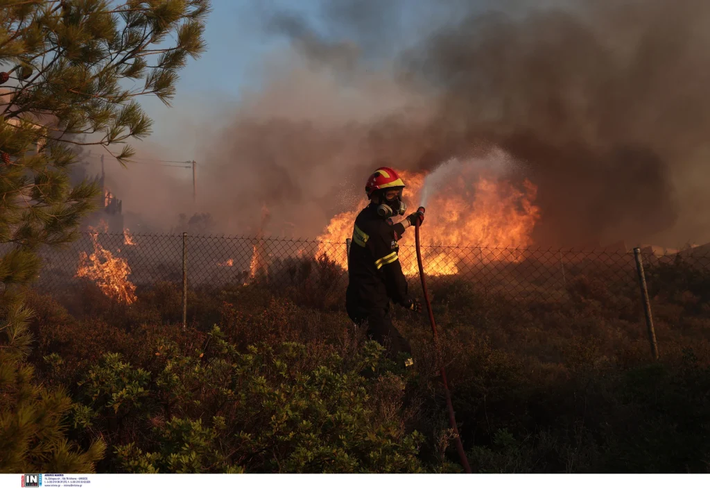 Φωτιά σε χαμηλή βλάστηση στο Αγρίνιο