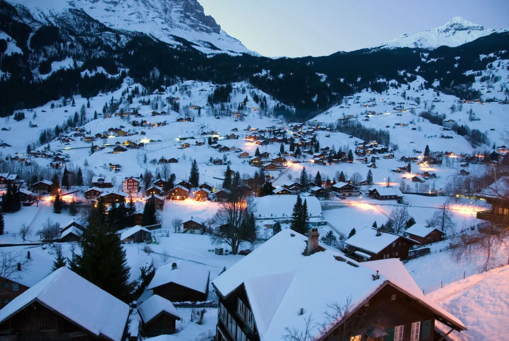 «Τρελάθηκε» ο καιρός στην Ελβετία: Μετά τον καύσωνα έκαναν την επανεμφάνισή τους τα χιόνια (βίντεο)