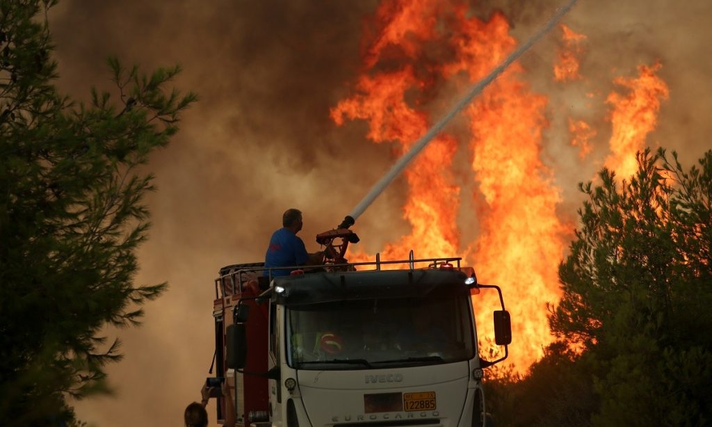Πυροσβεστική: Εκδηλώθηκαν 32 πυρκαγιές μέσα σε μόλις 24 ώρες – Συνεχίζονται οι μάχες στα πύρινα μέτωπα