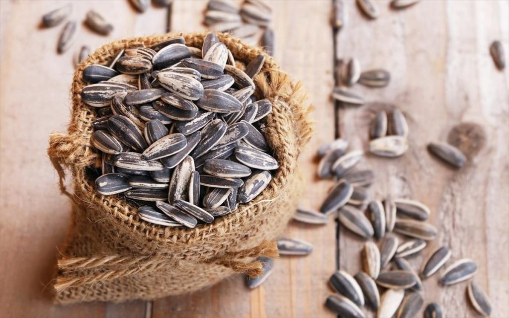 Δείτε ποια είναι τα οφέλη που έχουν για την υγεία οι ηλιόσποροι