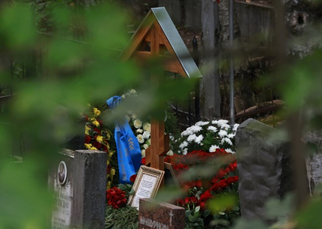 Ρωσία: Αυτός είναι ο τάφος του Γ.Πριγκόζιν στην Αγία Πετρούπολη (φωτο)