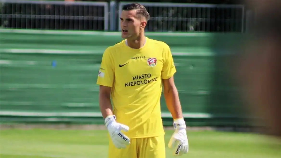 Πολωνία: Ποδοσφαιριστής είπε ότι τον ξυλοκόπησαν οπαδοί αλλά αποδείχθηκε ότι τον έδειρε ο πρώην της συντρόφου του
