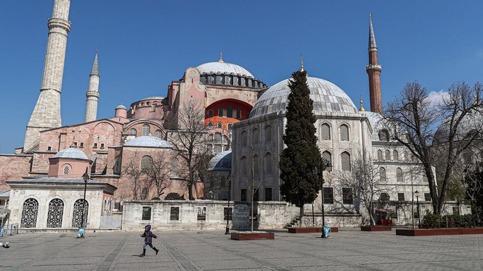 Αγιά Σοφιά: Πολιτικοί αρχηγοί τσακώθηκαν για την… «ποδαρίλα» – «Μήπως να υψώσουμε και την ελληνική σημαία;»