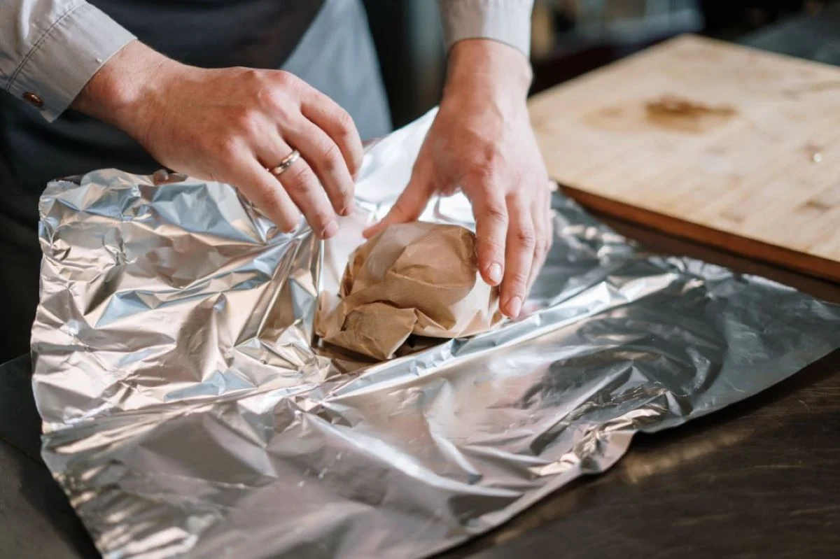 Μπορείτε να καθαρίσετε με αλουμινόχαρτο την κουζίνα σας; – Δείτε πως μπορείτε να το χρησιμοποιήσετε