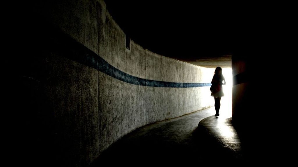 Μεταθανάτιες εμπειρίες: Τι βλέπουν οι ασθενείς όταν… κλείνουν τα μάτια τους – Γιατρός αποκαλύπτει