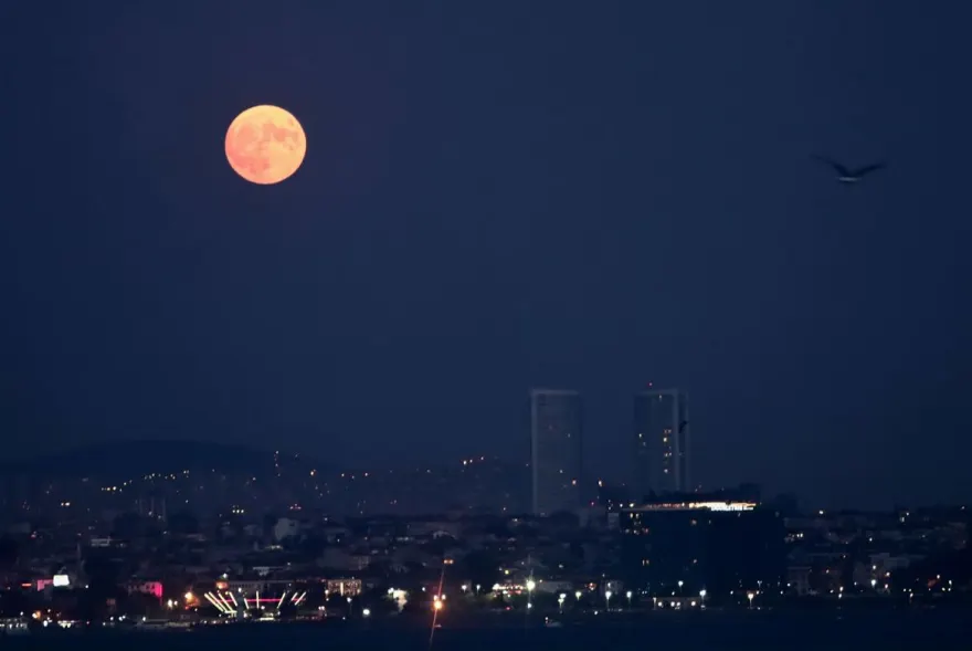 Πανσέληνος: Δείτε το εντυπωσιακό «μπλε φεγγάρι» του Αυγούστου (φωτό)