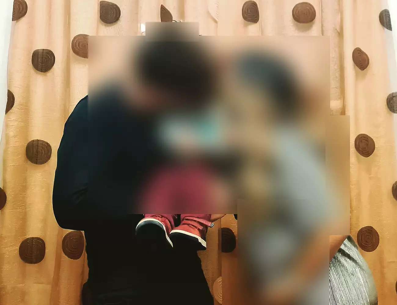 Τήνος: Συντετριμμένη η μητέρα του 3χρονου που πνίγηκε από σταφύλι – «Το παιδί μου δεν θα γυρίσει πίσω»