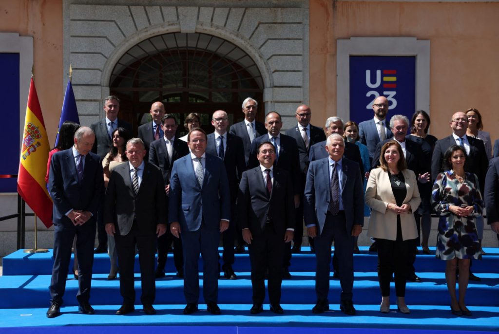 Ο Γ.Γεραπετρίτης ενημερώνει τους ομολόγους του στην ΕΕ για το ταξίδι του Β.Ζελένσκι στην Αθήνα και την «ρωσική επιθετικότητα»