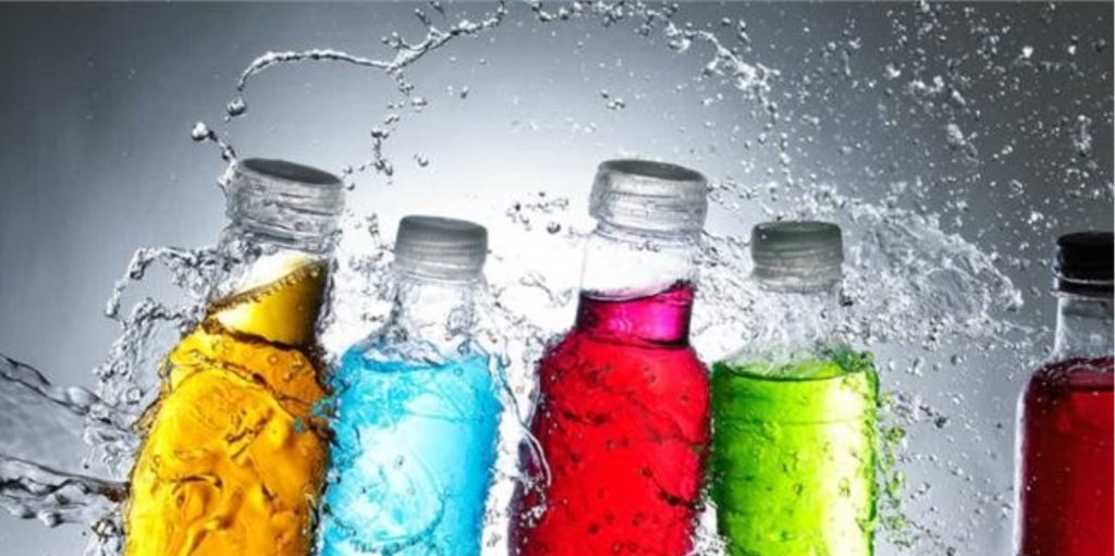 Οι παιδίατροι στις ΗΠΑ ζητούν να απαγορευτεί η πώληση ενεργειακών ποτών σε παιδιά