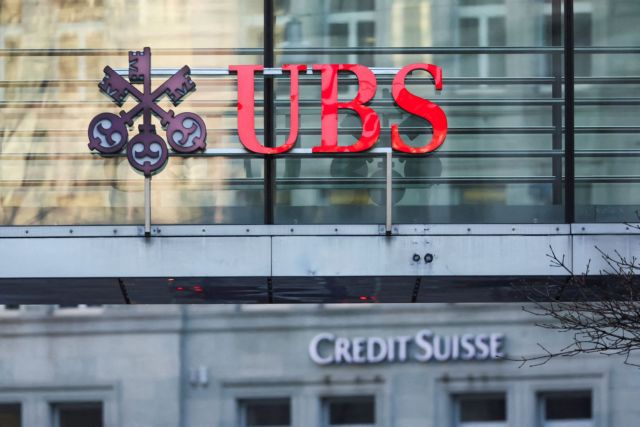 Η UBS ετοιμάζεται να απορροφήσει το ελβετικό τμήμα της Credit Suisse και να καταργήσει 3.000 θέσεις εργασίας