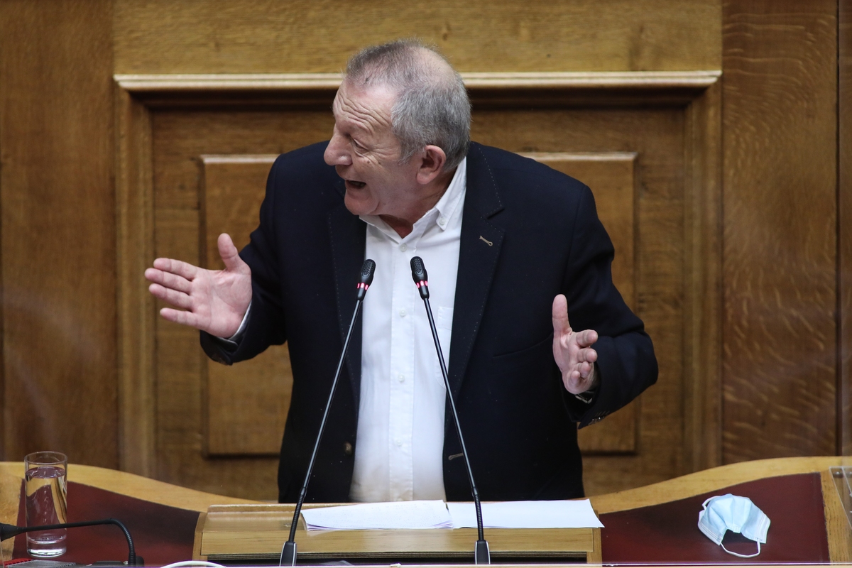 Θ.Παφίλης για τις φωτιές: «Να επανέλθουν οι αρμοδιότητες στα Δασαρχεία και να γίνουν προσλήψεις»