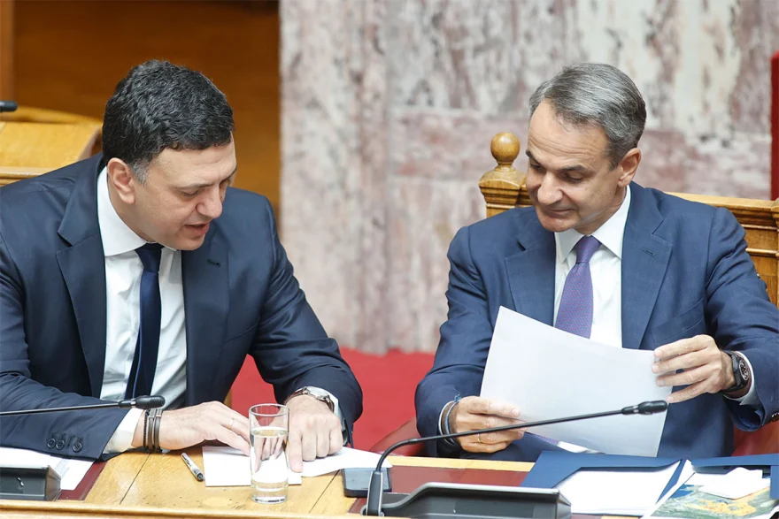 Τα «πηγαδάκια» στην πρώτη συνεδρίαση της Βουλής μετά τις θερινές διακοπές (φωτο)