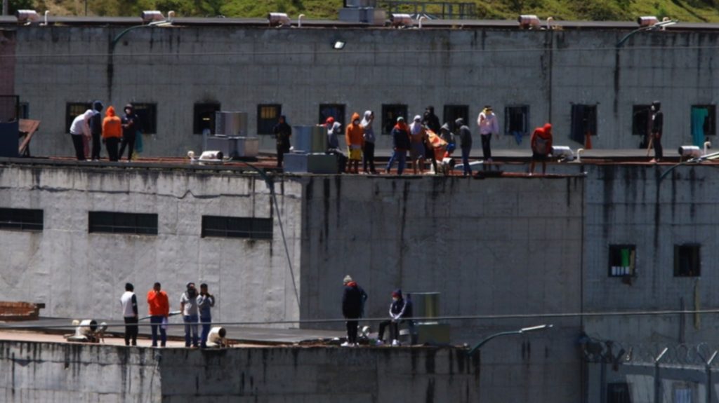 Ισημερινός: Κρατούμενοι κρατούν ομήρους 57 φύλακες και αστυνομικούς