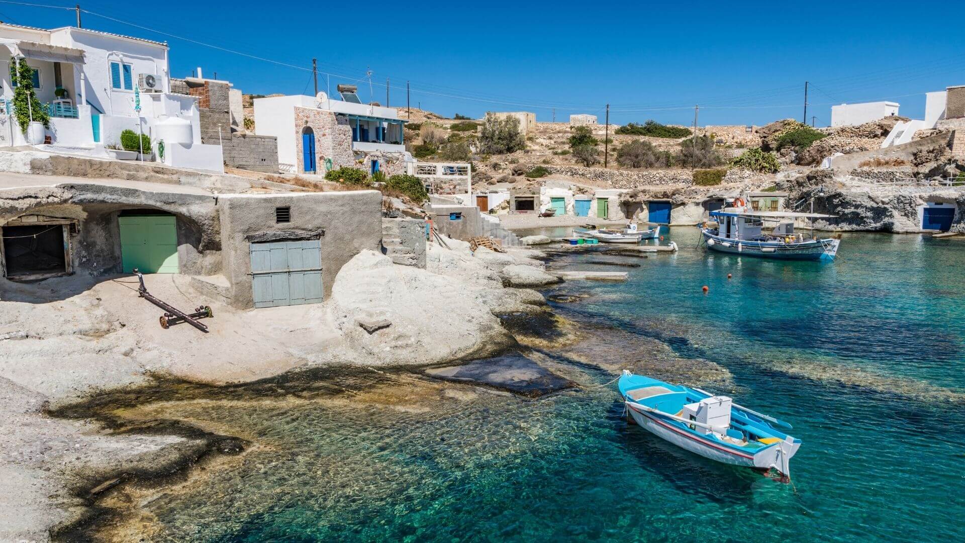 Κίμωλος: Το νησί του Αιγαίου με τους γραφικούς κολπίσκους που αξίζει να επισκεφθείτε (φώτο)