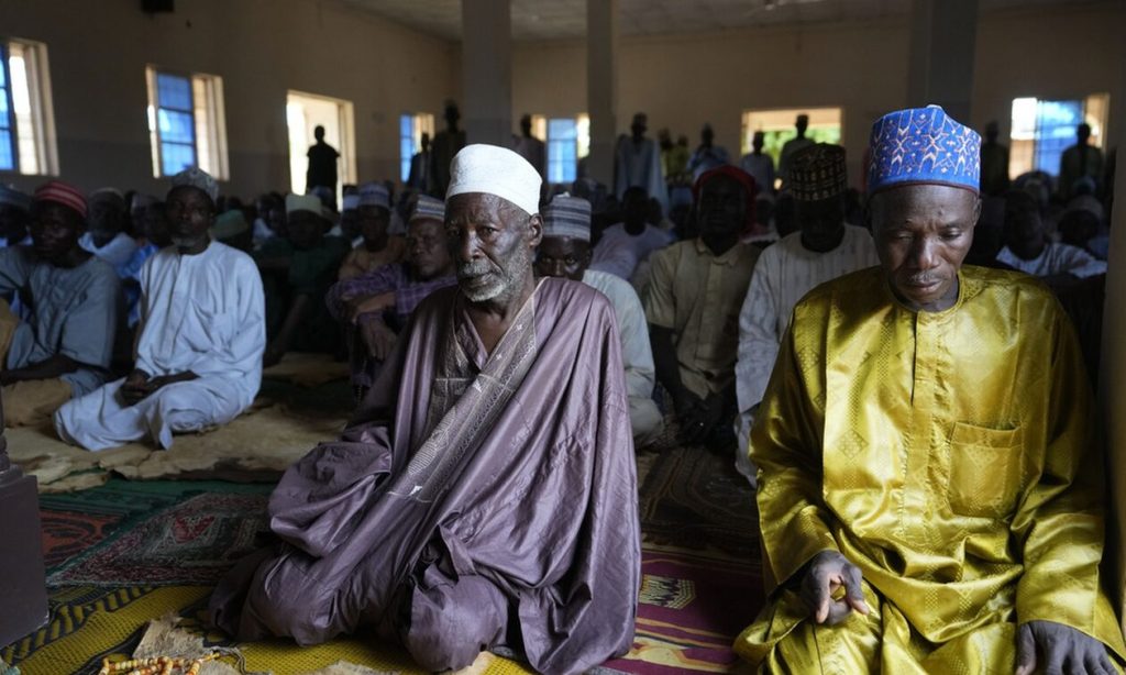 Νιγηρία: Ένοπλοι δολοφόνησαν τουλάχιστον επτά πιστούς μέσα σε ισλαμικό τέμενος