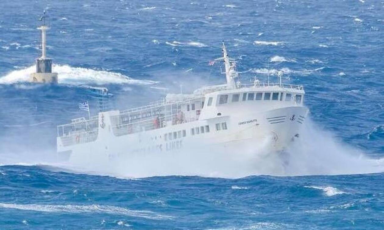 Εντυπωσιακό βίντεο: Η «μάχη» του «Σκοπελίτη» με τα «μανιασμένα» κύματα στο Αιγαίο