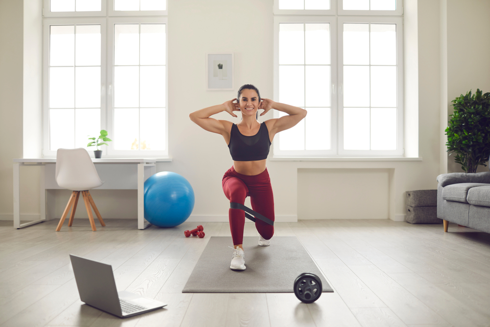 Δέκα λεπτά αρκούν: Οι ασκήσεις που θα σε βοηθήσουν να «κάψεις» το λίπος