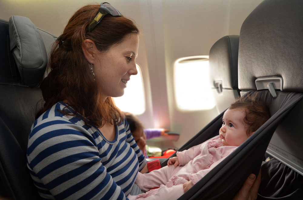 Με αυτόν τον τρόπο θα σταματήσετε την γκρίνια των παιδιών κατά τη διάρκεια μιας πτήσης – Αεροσυνοδός αποκαλύπτει