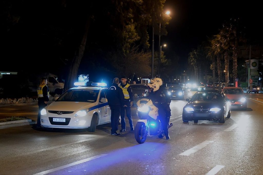 Θεσσαλονίκη: Αλκοτέστ και κλήσεις σε διπλοπαρκαρισμένα αυτοκίνητα κοντά σε κέντρα διασκέδασης – «Σαφάρι» ελέγχων