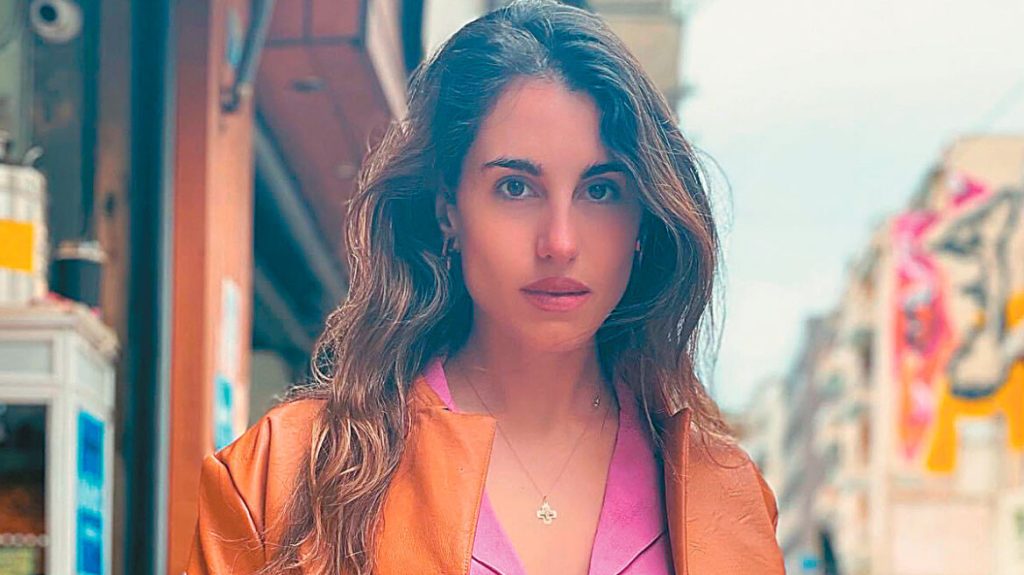 Παυλίνα Βουλγαράκη: Ποζάρει topless στα βράχια και εντυπωσιάζει (φωτο)