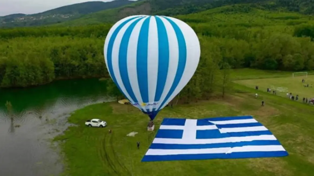 Στη Λίμνη Πλαστήρα θα υψωθεί σήμερα η μεγαλύτερη ελληνική σημαία στον κόσμο – Έχει έκταση 1.500τμ