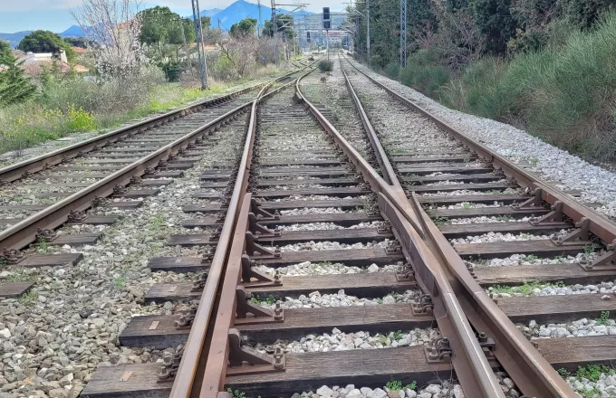 Θεσσαλονίκη: Τρένο παρέσυρε και σκότωσε πεζό που βρισκόταν πάνω στις γραμμές (upd)
