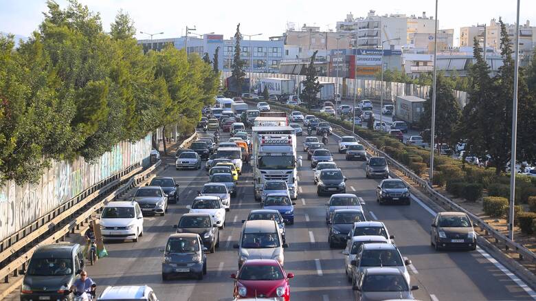 Κυκλοφοριακό «κομφούζιο» στους δρόμους της Αττικής – Στο «κόκκινο» ο Κηφισός