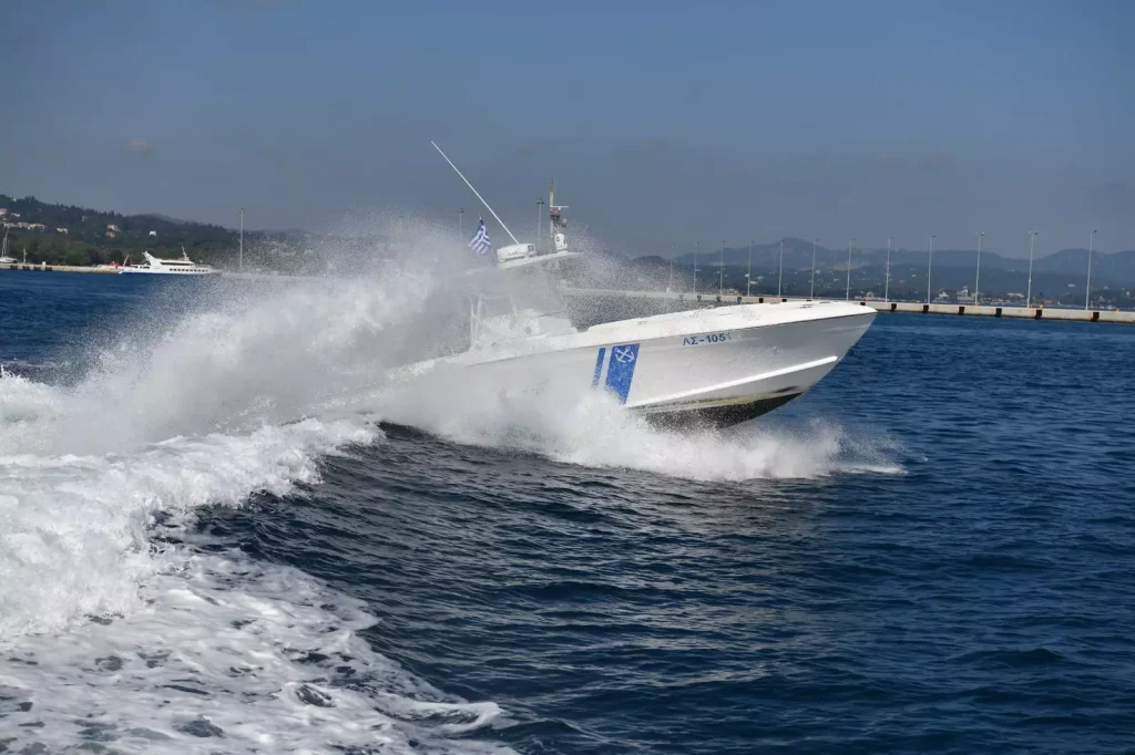 Εντοπίστηκαν και συνελήφθησαν οι δυο διακινητές που μετέφεραν 33 παράνομους αλλοδαπούς στη Γαύδο