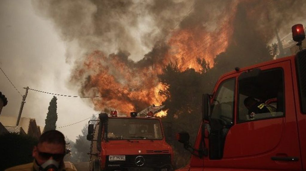 Φθιώτιδα: Σε εξέλιξη η φωτιά κοντά στα μεταλλεία Τσούκας