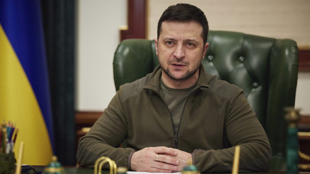 Η λειψανδρία στις ουκρανικές ένοπλες δυνάμεις και οι συνεχείς ήττες αναγκάζουν τον Β.Ζελένσκι να προχωρήσει σε νέα επιστράτευση