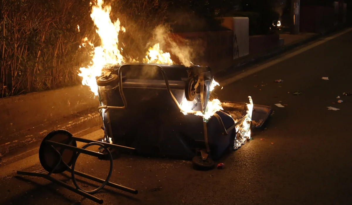 Ζωγράφου: Τραυματίστηκαν δύο αστυνομικοί στα επεισόδια έξω από τη φοιτητική εστία