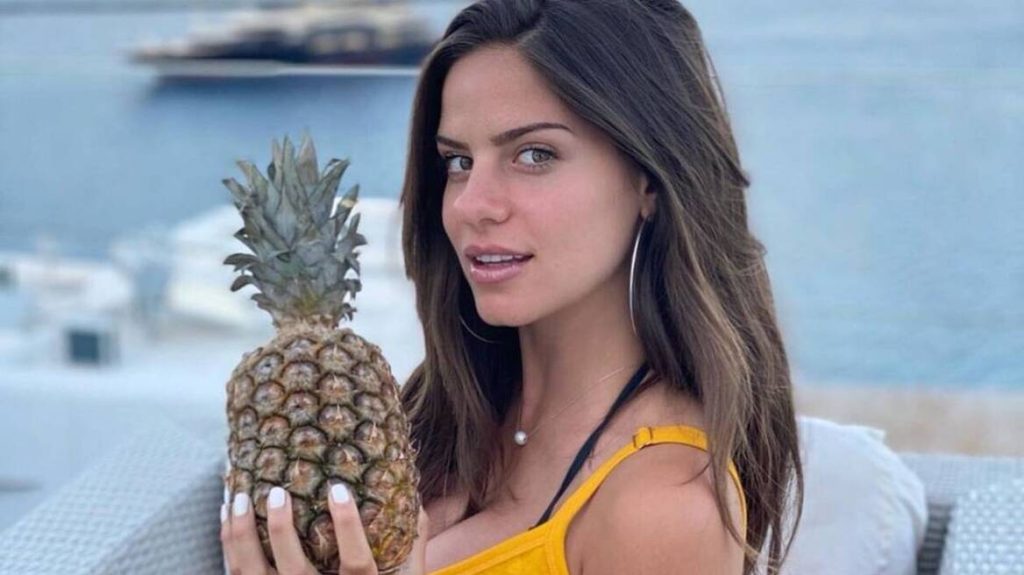 Σοφία Φυρού: Ποζάρει με λεοπάρ μαγιό και δείχνει το αβυσσαλέο ντεκολτέ της (φωτό)