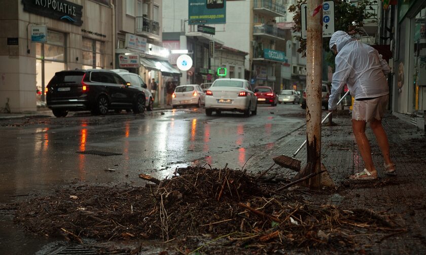 Απαγόρευση κυκλοφορίας σε όλη τη Μαγνησία – Εκκενώνεται το γηροκομείο Βόλου – Κατέρρευσε πτέρυγα (upd)