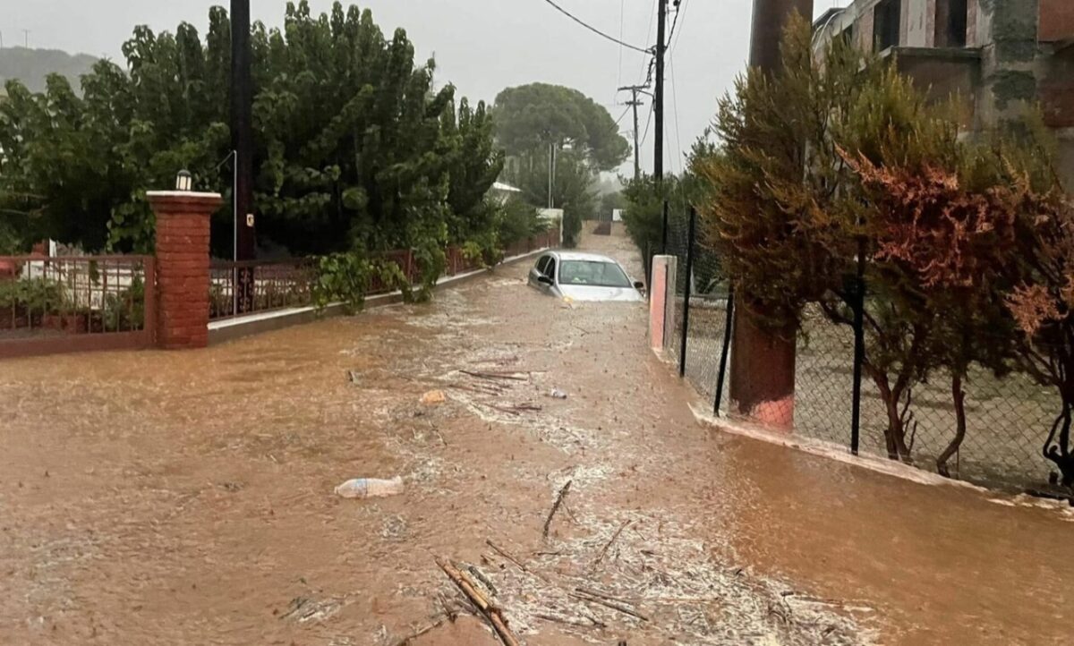 Δήμαρχος Βόλου: «Η καταστροφή είναι βιβλική – Πηγαίντε στα σπίτια σας» (βίντεο)