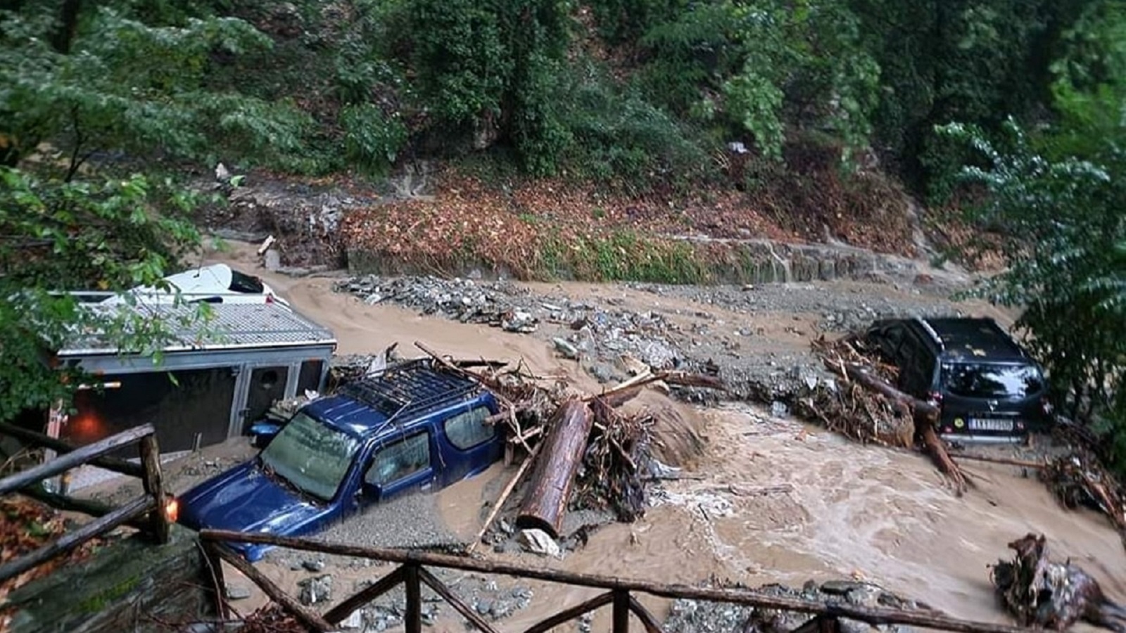 Πήλιο: Εκατοντάδες αποκλεισμένοι στο Χορευτό χωρίς νερό και τρόφιμα